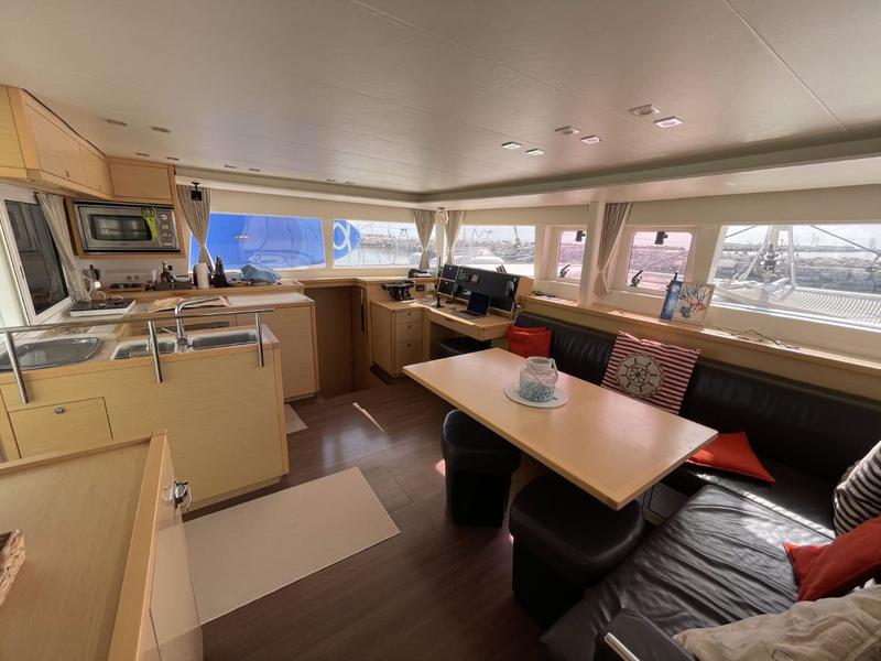 Book yachts online - catamaran - Lagoon 450  Flybridge - Zia Nella - rent