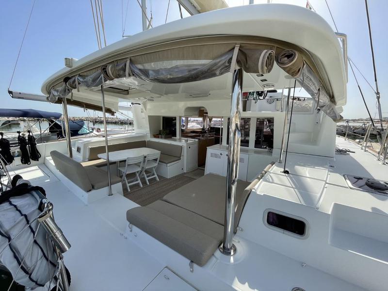 Book yachts online - catamaran - Lagoon 450  Flybridge - Zia Nella - rent