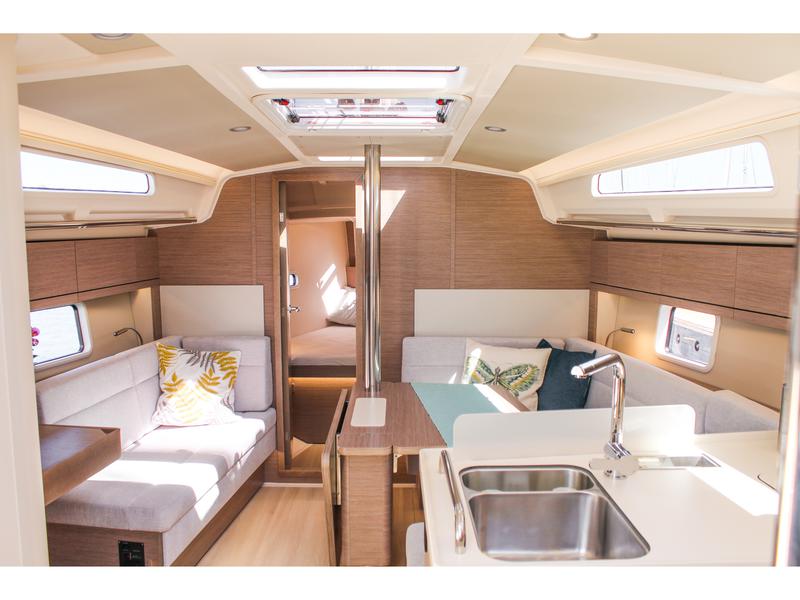 Book yachts online - sailboat - Hanse 388 - Qalma - rent