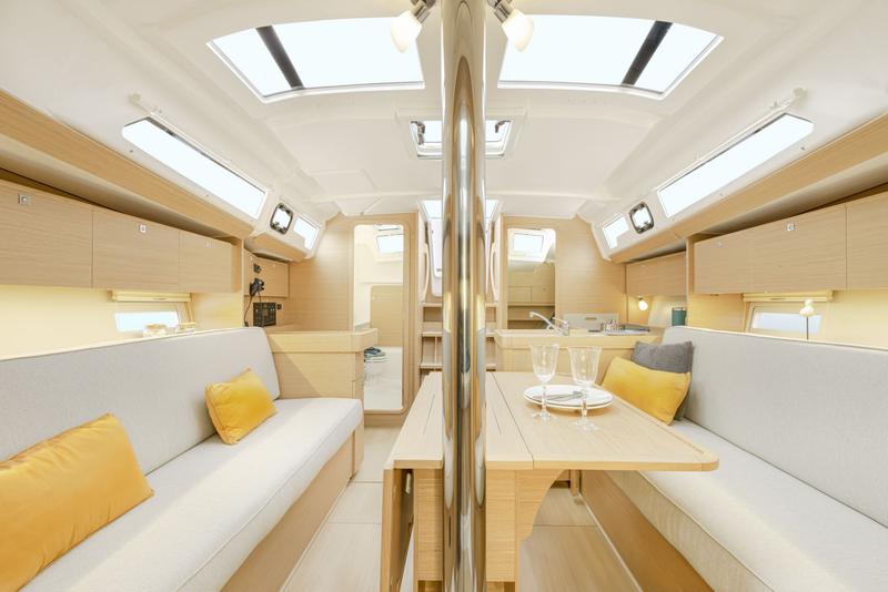 Book yachts online - sailboat - Dufour 360 - Amaia - rent
