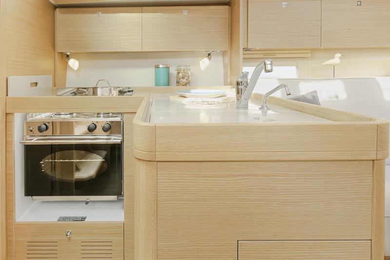 Book yachts online - sailboat - Dufour 360 - Amaia - rent