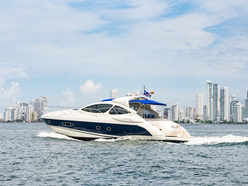 Book yachts online - motorboat - Azimut 55 - Atlantis - rent