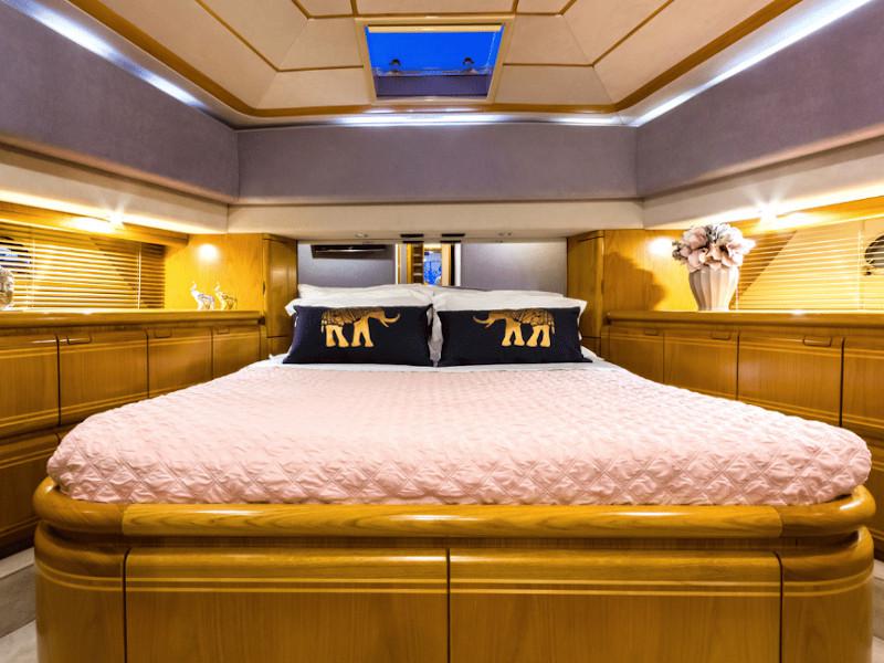 Book yachts online - motorboat - Ferretti 225 - Vento - rent