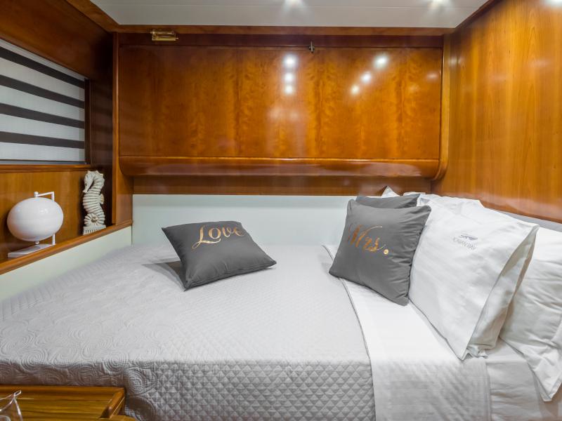 Book yachts online - motorboat - Posillipo Technema 70 - Amoraki - rent