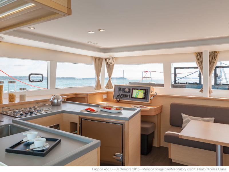 Book yachts online - catamaran - Lagoon 450  Flybridge - FO'S (generator, air condition,water maker, 2 SUP free of charge)  - rent