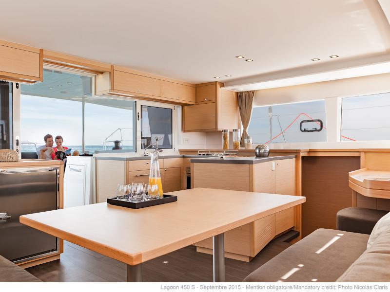 Book yachts online - catamaran - Lagoon 450  Flybridge - FO'S (generator, air condition,water maker, 2 SUP free of charge)  - rent