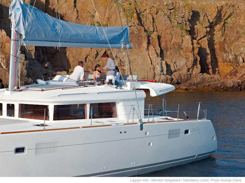 Book yachts online - catamaran - Lagoon 450  Flybridge - FO'S (generator, air condition,water maker, 2 SUP free of charge)  - rent