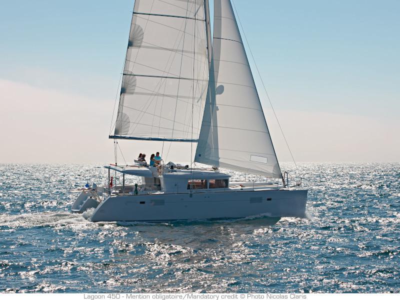 Book yachts online - catamaran - Lagoon 450  Flybridge - FO'S (generator, air condition,water maker, 2 SUP free of charge)  - rent