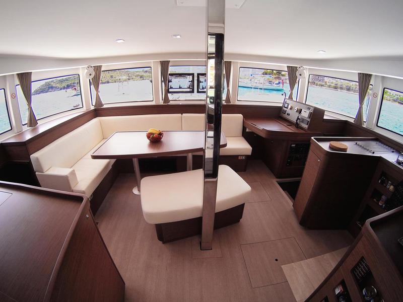Book yachts online - catamaran - Lagoon 42 - IO (generator, air condition, 1 SUP free of charge) - rent
