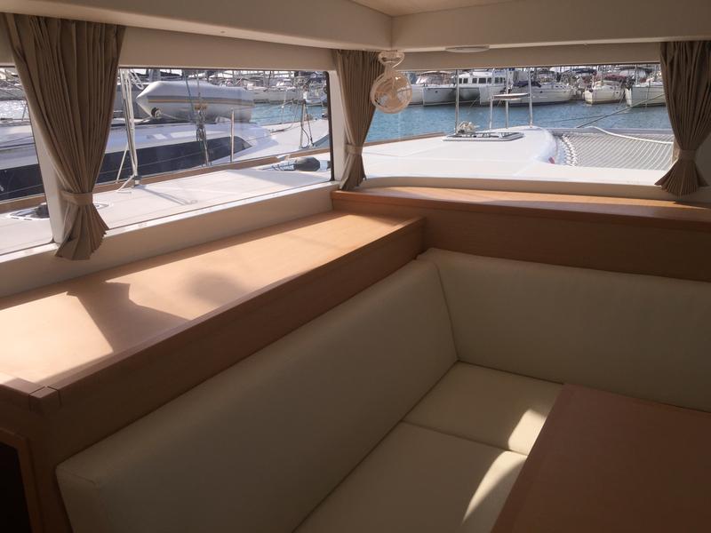 Book yachts online - catamaran - Lagoon 400 S2 - IRIS (1 SUP free of charge) - rent