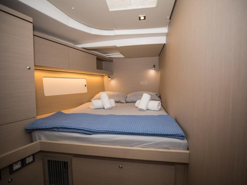 Book yachts online - sailboat - Oceanis 51.1 - NIREAS (generator, air condition, pearl grey hull, 1 SUP free of charge) - rent