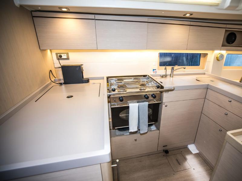 Book yachts online - sailboat - Oceanis 51.1 - NIREAS (generator, air condition, pearl grey hull, 1 SUP free of charge) - rent