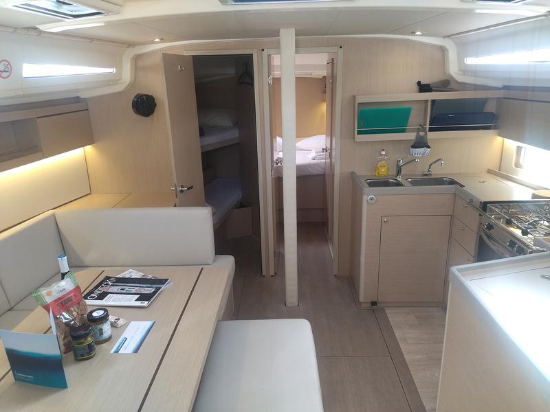 Book yachts online - sailboat - Oceanis 40.1 - MAGNUM (Premium Specs: air condition, Electric WC, Inverter, Underwater lights) - rent