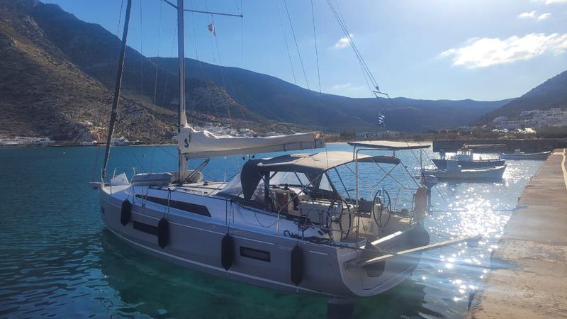 Book yachts online - sailboat - Oceanis 40.1 - FERRARI (Premium Specs: air condition, pearl grey hull Electric WC, Inverter, Underwater lights) - rent
