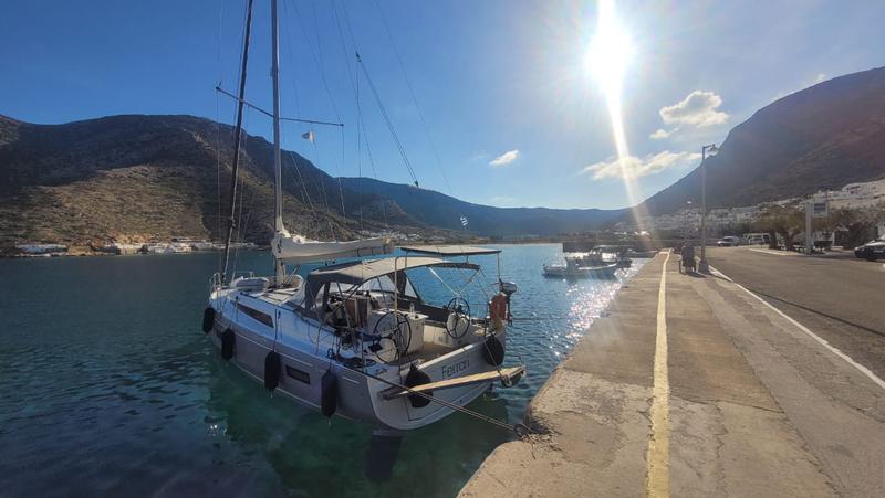 Book yachts online - sailboat - Oceanis 40.1 - FERRARI (Premium Specs: air condition, pearl grey hull Electric WC, Inverter, Underwater lights) - rent