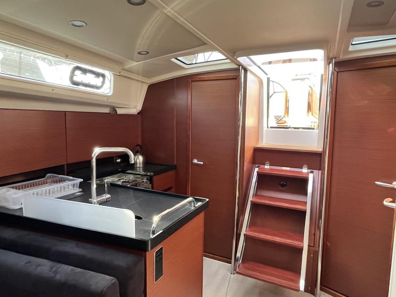 Book yachts online - sailboat - Hanse 418 - DAFNE (generator, watermaker, teak cockpit, gas BBQ) - rent