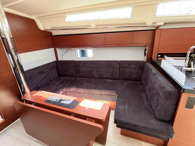 Book yachts online - sailboat - Hanse 418 - DAFNE (generator, watermaker, teak cockpit, gas BBQ) - rent