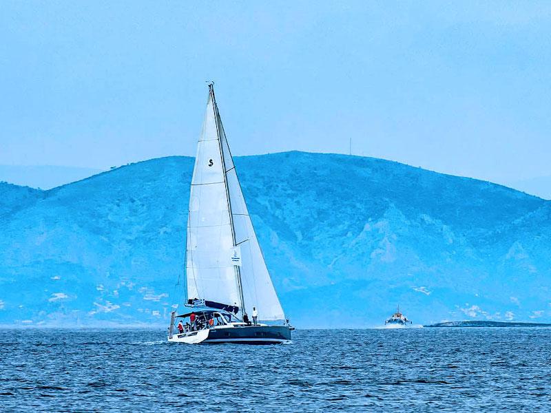 Book yachts online - sailboat - Oceanis 55 - LUCKY TRADER (generator, air condition, premium blue hull, 1 SUP free of charge) - rent
