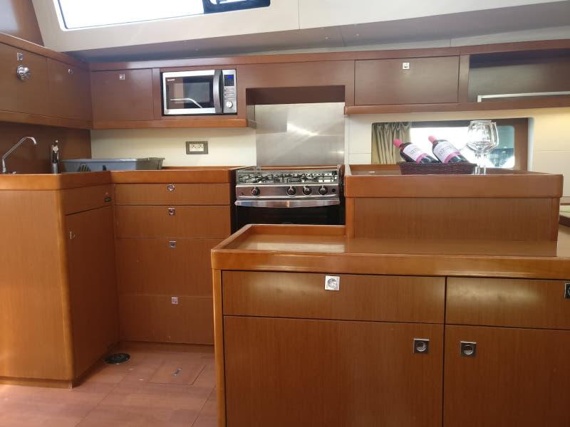 Book yachts online - sailboat - Oceanis 55 - LUCKY TRADER (generator, air condition, premium blue hull, 1 SUP free of charge) - rent