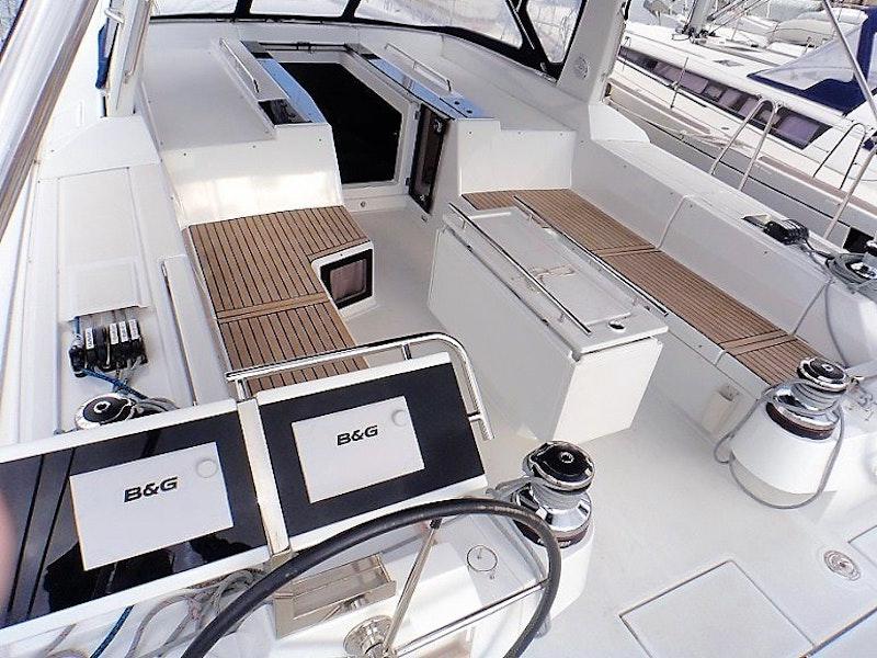 Book yachts online - sailboat - Oceanis 55 - LUCKY TRADER (generator, air condition, premium blue hull, 1 SUP free of charge) - rent