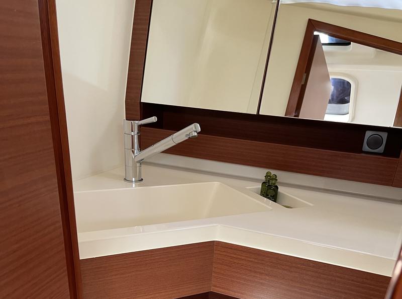 Book yachts online - sailboat - Hanse 388 - MEDUSA III - rent