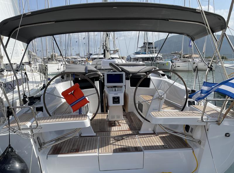 Book yachts online - sailboat - Hanse 388 - MEDUSA III - rent