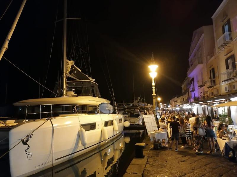 Book yachts online - catamaran - Lagoon 50 - Colibrì Platinum Service - rent