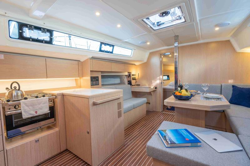 Book yachts online - sailboat - Bavaria 42 Cruiser - Joy - rent