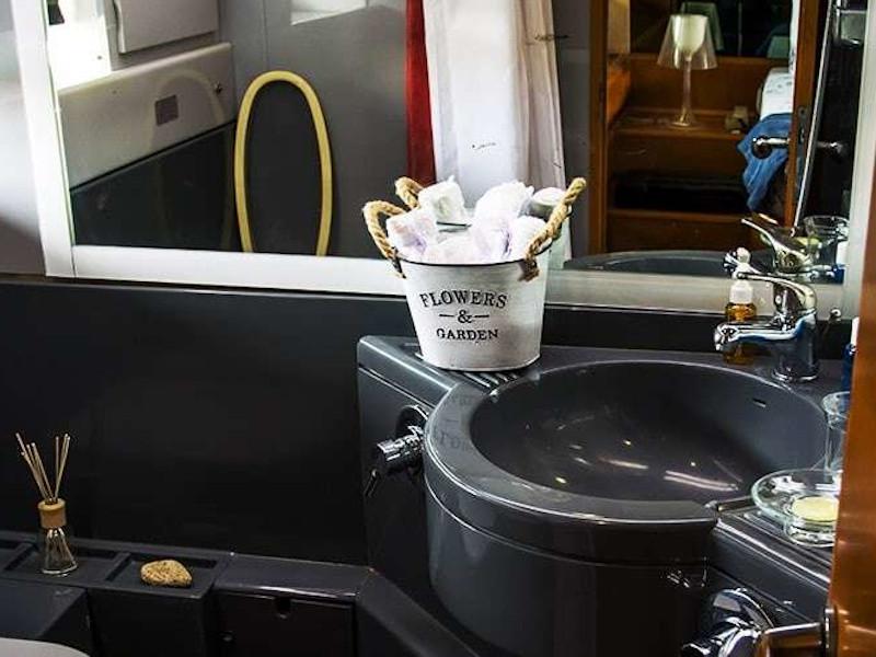 Book yachts online - motorboat - Posillipo Technema 68 - Sofia - rent