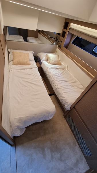 Book yachts online - motorboat - Prestige 520 - ALIZÉ - rent