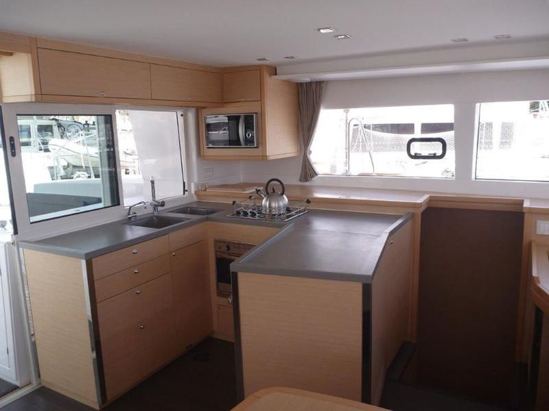 Book yachts online - catamaran - Lagoon 450 Sport - Oryx - rent