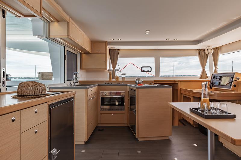 Book yachts online - catamaran - Lagoon 450 Sport - Elenya - rent