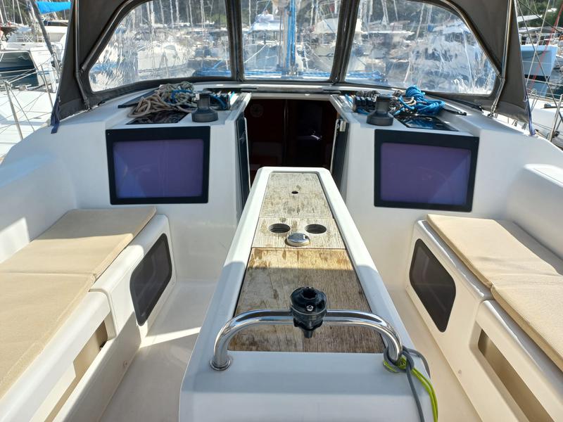 Book yachts online - sailboat - Dufour 410 Grand Large 6 - Julia - rent