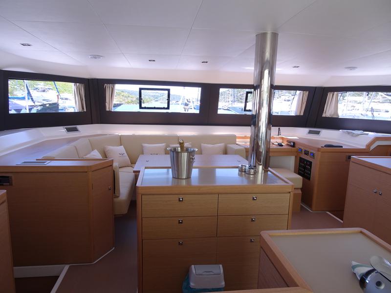 Book yachts online - catamaran - Dufour Catamaran 48 - Safira - rent