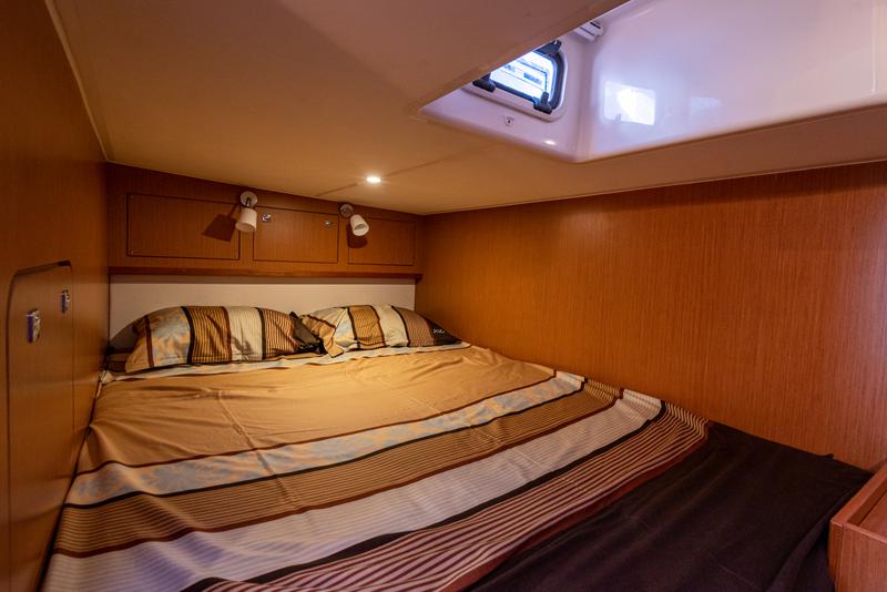 Book yachts online - motorboat - Bavaria 32 Sport - Dora - rent