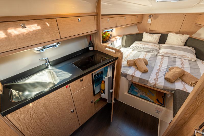Book yachts online - motorboat - Bavaria 29 Sport - Rina - rent