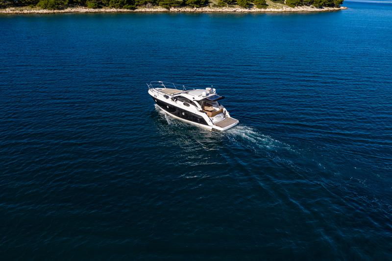 Book yachts online - motorboat - Sessa C35 - Ela - rent