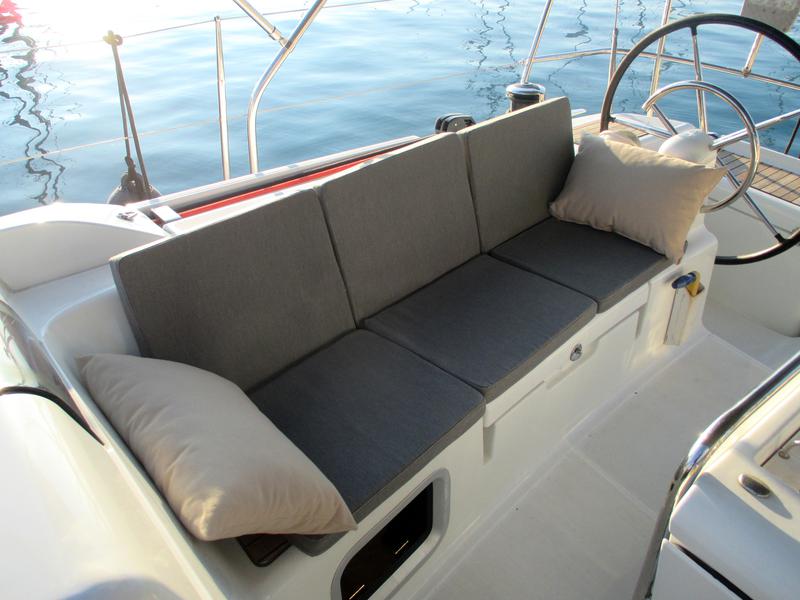 Book yachts online - sailboat - Sun Odyssey 439 - Esquitx - rent