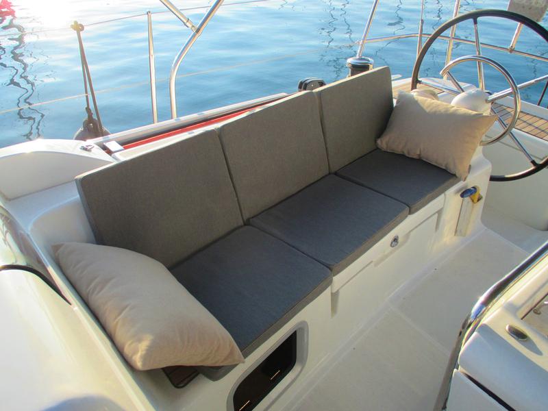 Book yachts online - sailboat - Sun Odyssey 439 - Esquitx - rent
