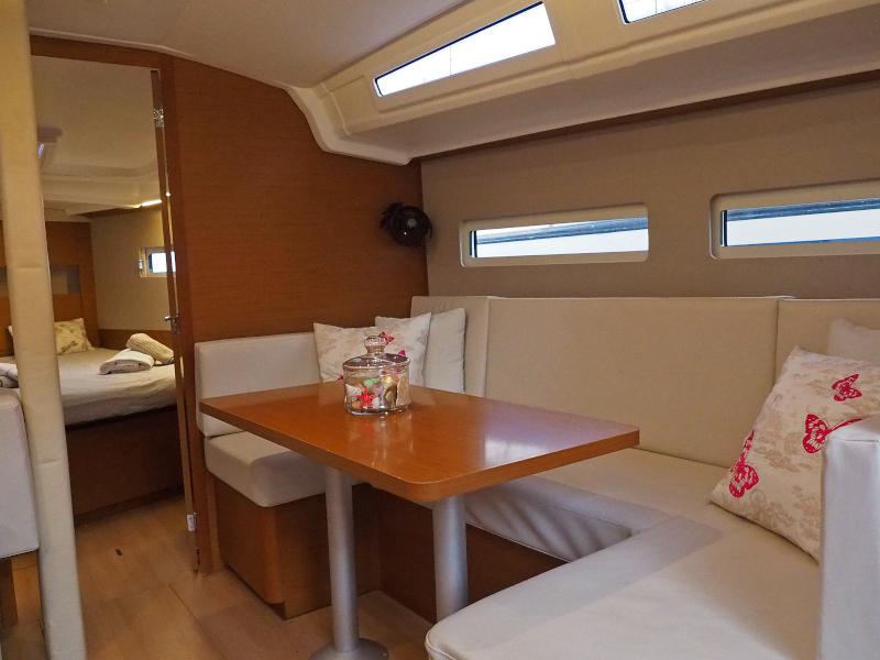 Book yachts online - sailboat - Sun Odyssey 410 - Evelina - rent