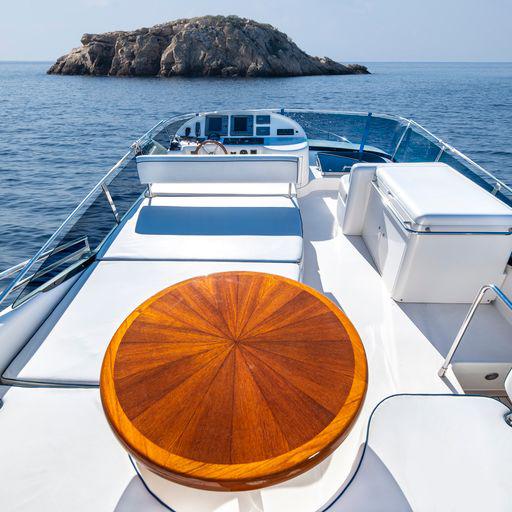 Book yachts online - motorboat - Uniesse 55 - C&amp;A - rent