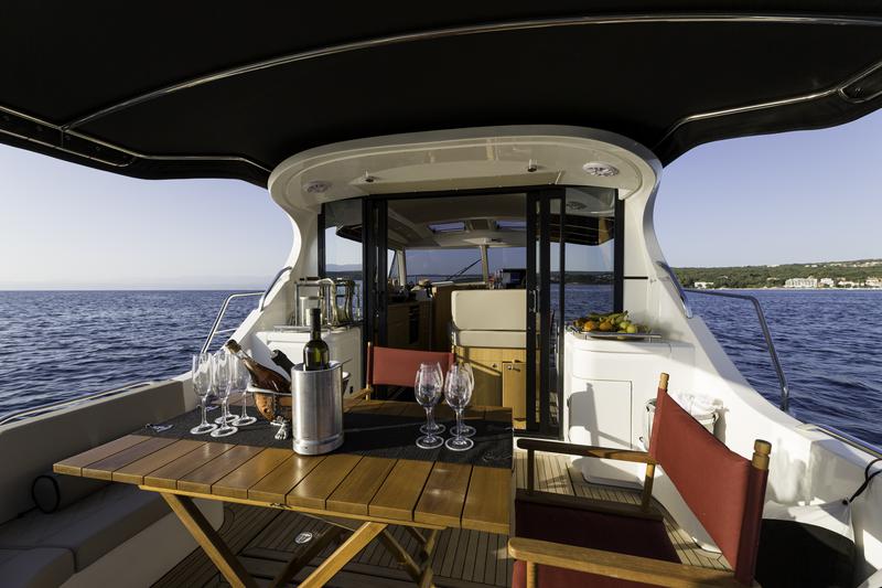 Book yachts online - motorboat - Adriana 36 - Gaja - rent