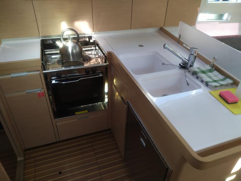 Book yachts online - sailboat - Elan 40 Impression - VALHALLA - rent