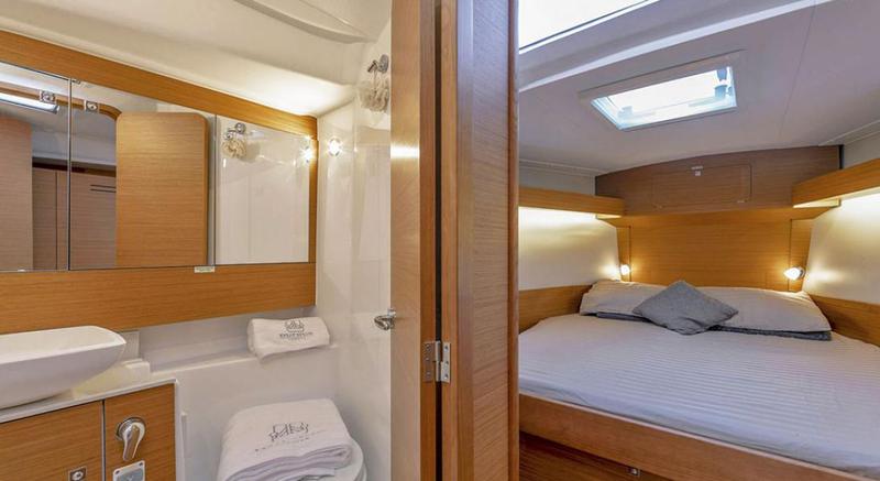 Book yachts online - sailboat - Dufour 430 - GOSAILING - rent