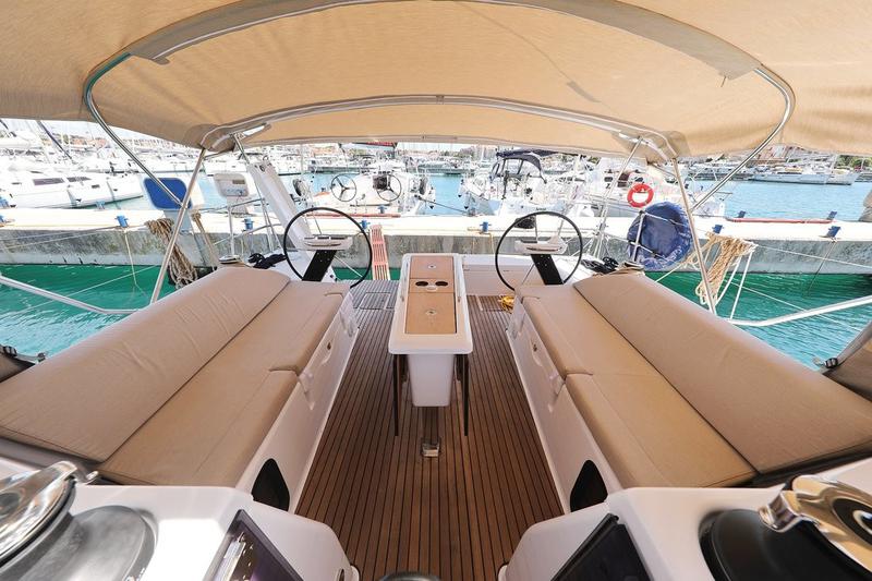 Book yachts online - sailboat - Dufour 430 - GOSAILING - rent