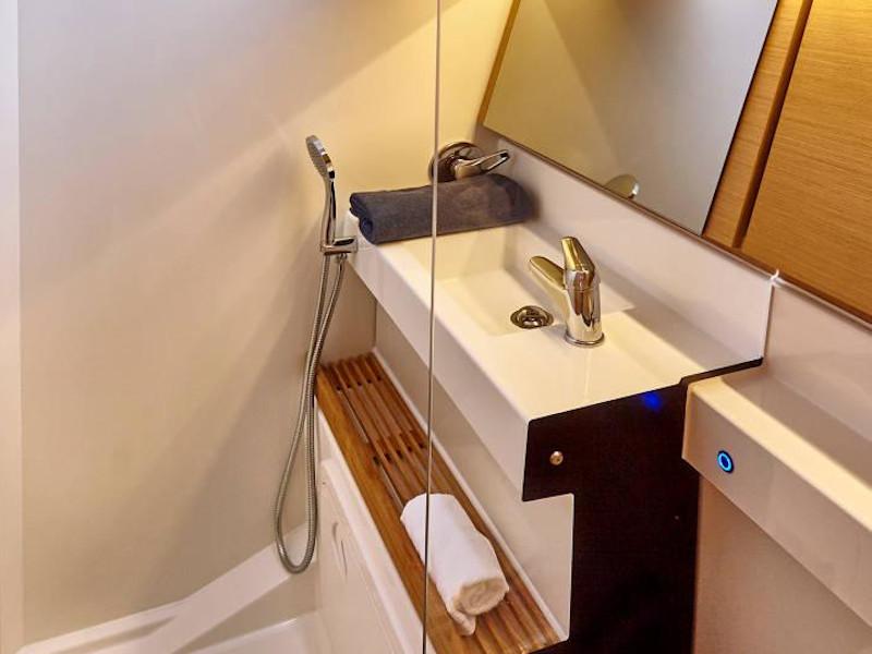 Book yachts online - sailboat - Sun Odyssey 440 - Holiday Kiss - rent