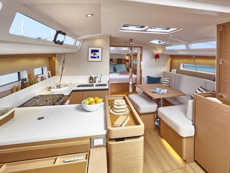 Book yachts online - sailboat - Sun Odyssey 440 - Holiday Kiss - rent