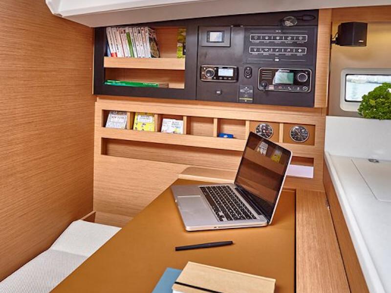 Book yachts online - sailboat - Sun Odyssey 440 - Holiday Kiss - rent