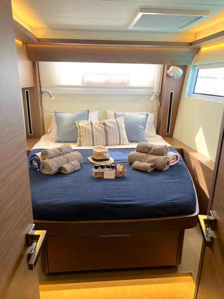 Book yachts online - catamaran - Lagoon 50 - Sophia - rent