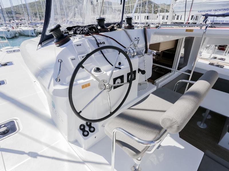 Book yachts online - catamaran - Lagoon 400 S2 - Esmeralda - rent